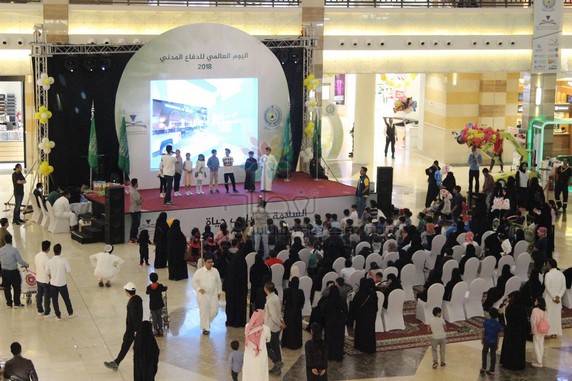 عدسة "تغطيات" ترصد تفاعل الزوار مع معرض الدفاع المدني بالجبيل