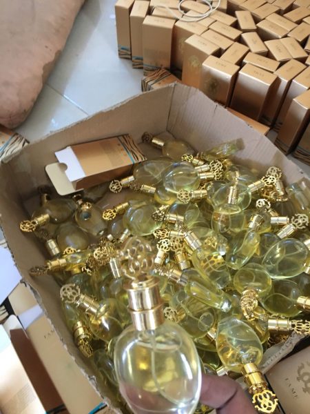 "التجارة" تضبط أكثر من مليون عطر مغشوش في مستودع بمكة