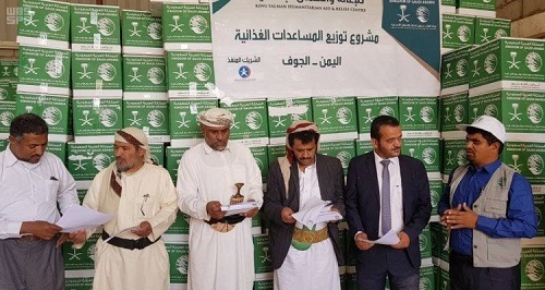 تدشين مساعدات غذائية لـ 2300 أسرة نازحة في محافظة الجوف اليمينة