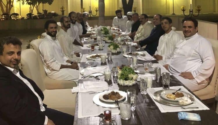 بلا رسميات ولي العهد يستضيف رؤساء الدول العربية على مأدبة عشاء
