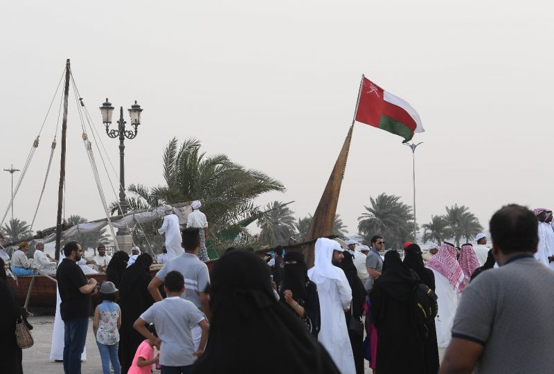 45 حرفي وبحار من سلطنة عمان يستعرضون موروثهم الأصيل في مهرجان الساحل الشرقي
