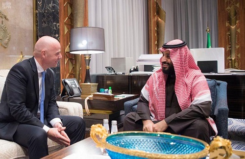 سمو ولي العهد يلتقي رئيس الاتحاد الدولي لكرة القدم