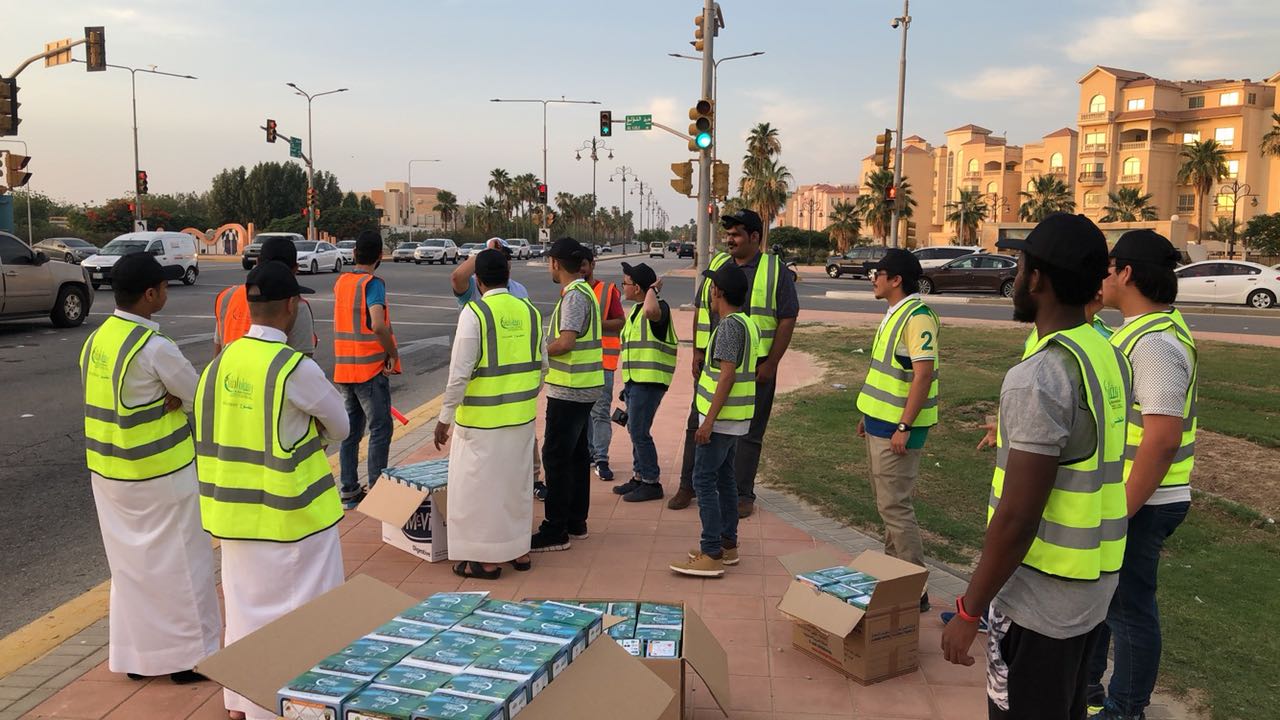 أكثر من 100 متطوع ومتطوعة يوزعون أكثر من 250 وجبة رمضانية