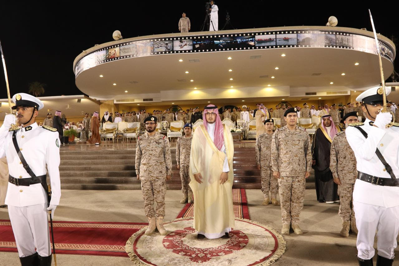 نائب أمير المنطقة الشرقية يرعى حفل تخريج الدفعة الـ 31 من طلبة كلية الملك فهد البحرية