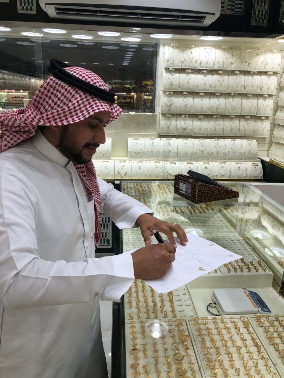 ضبط 1011 مخالفة بمحال الذهب والمجوهرات في مختلف المناطق