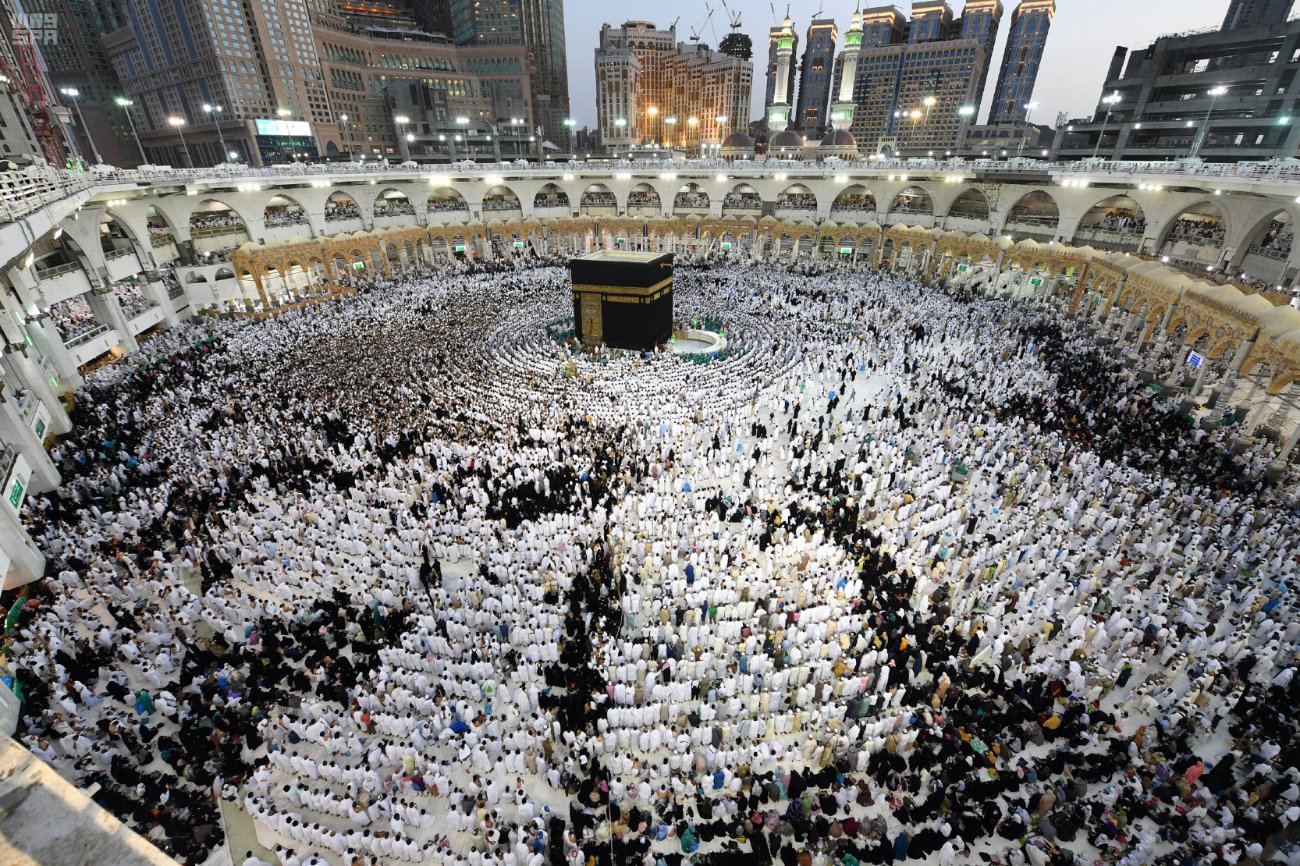 أمير مكة يوجه بتوزيع ربع مليون وجبة سحور على ضيوف الرحمن يومياً