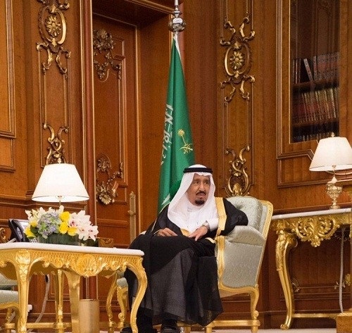 خادم الحرمين يوجه بتمديد إجازة عيد الفطر المبارك لهذا العام