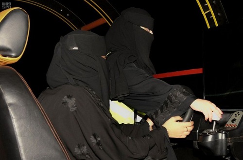 100 رخصة قيادة نسائية في تبوك