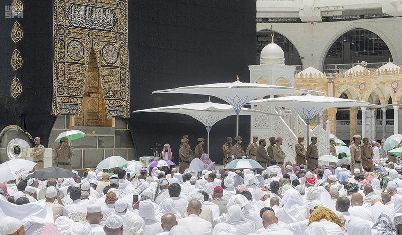 "الحج" ترحب بقدوم الأشقاء القطريين لأداء مناسك العمرة.. وقطر تمنع مواطنيها