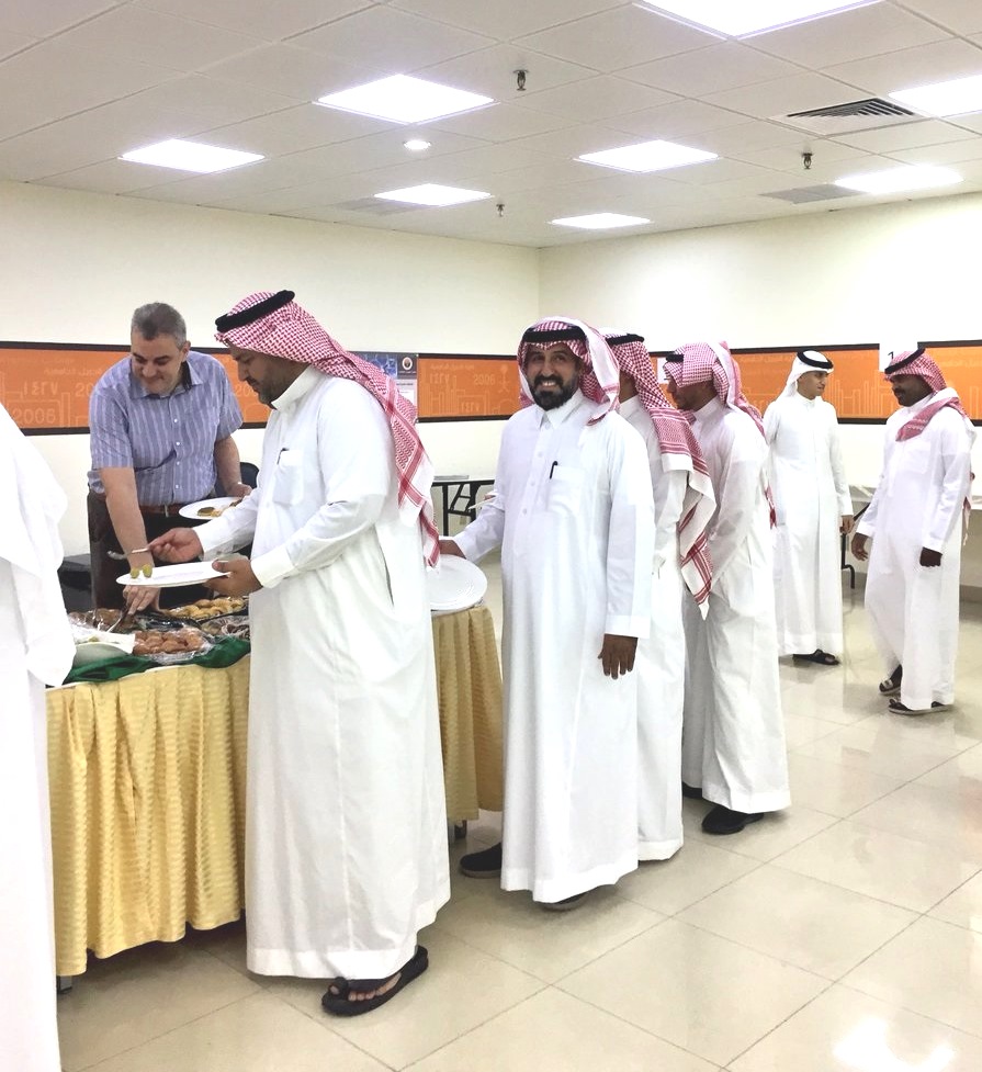 كلية الجبيل الجامعية تعايد منسوبيها