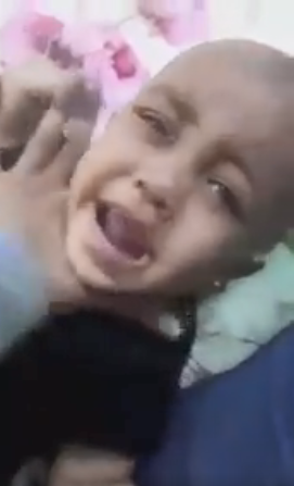 أم تعذب طفلتها وتخنق أنفاسها و«حقوق الإنسان» تتفاعل (فيديو)