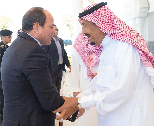 بالصور: خادم الحرمين الشريفين يستقبل الرئيس المصري