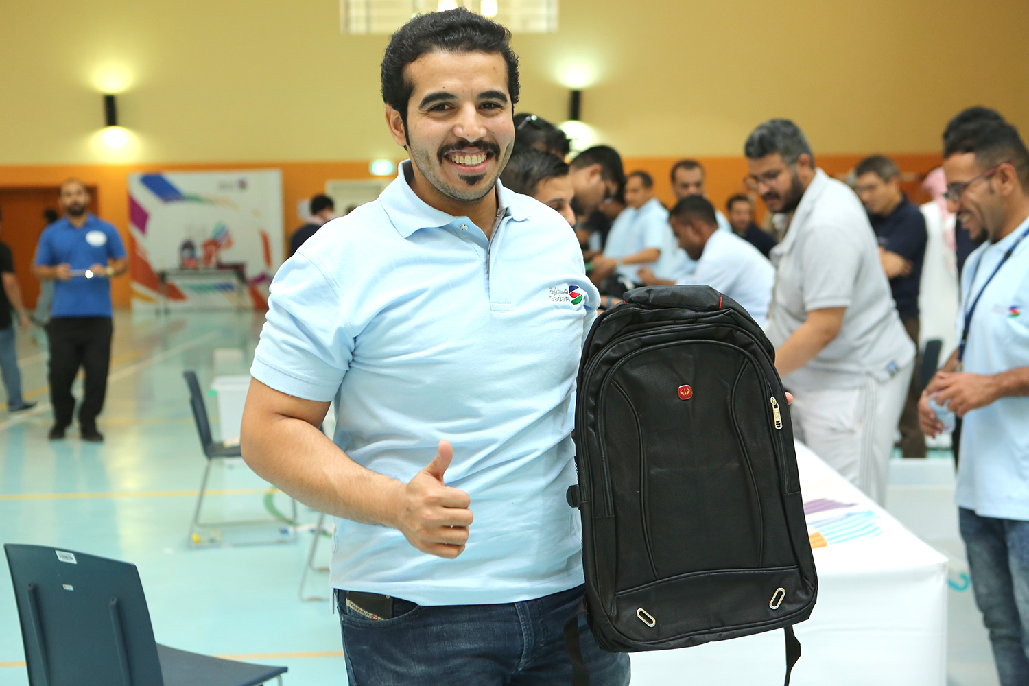 بالصور لشركة صدارة للكيمائيات حول مبادرة صدارة للحقيبة المدرسية