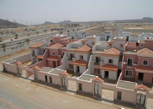 "الإسكان" توقع 3 اتفاقيات لإنشاء آلاف الوحدات السكنية بعدة مناطق.. منها 17 ألف وحدة بـالأحساء