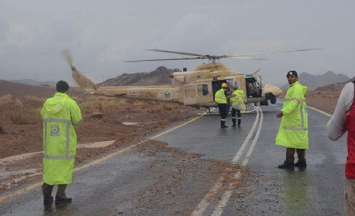 وفاة وإصابتان جراء السيول بتبوك.. وإنقاذ 49 شخصاً علقوا في الأودية