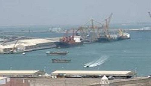 "النقل اليمنية" تناشد المنظمات الدولية لتحرير السفن الإغاثية المحتجزة من قبضة الميليشيات الحوثية