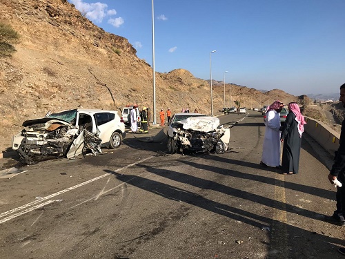 الباحة.. حادث تصادم يصرع شاباً ويخلّف إصابتين على طريق بيدة