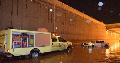 الرياض ..إنقاذ 93 شخصًا وتضرر 71 مركبة جراء الأمطار