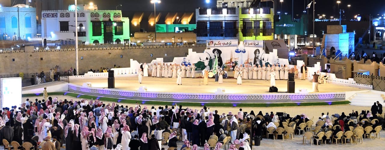 فرقة بيشة تمزج جيلين لتطرب زوار "الجنادرية 33"
