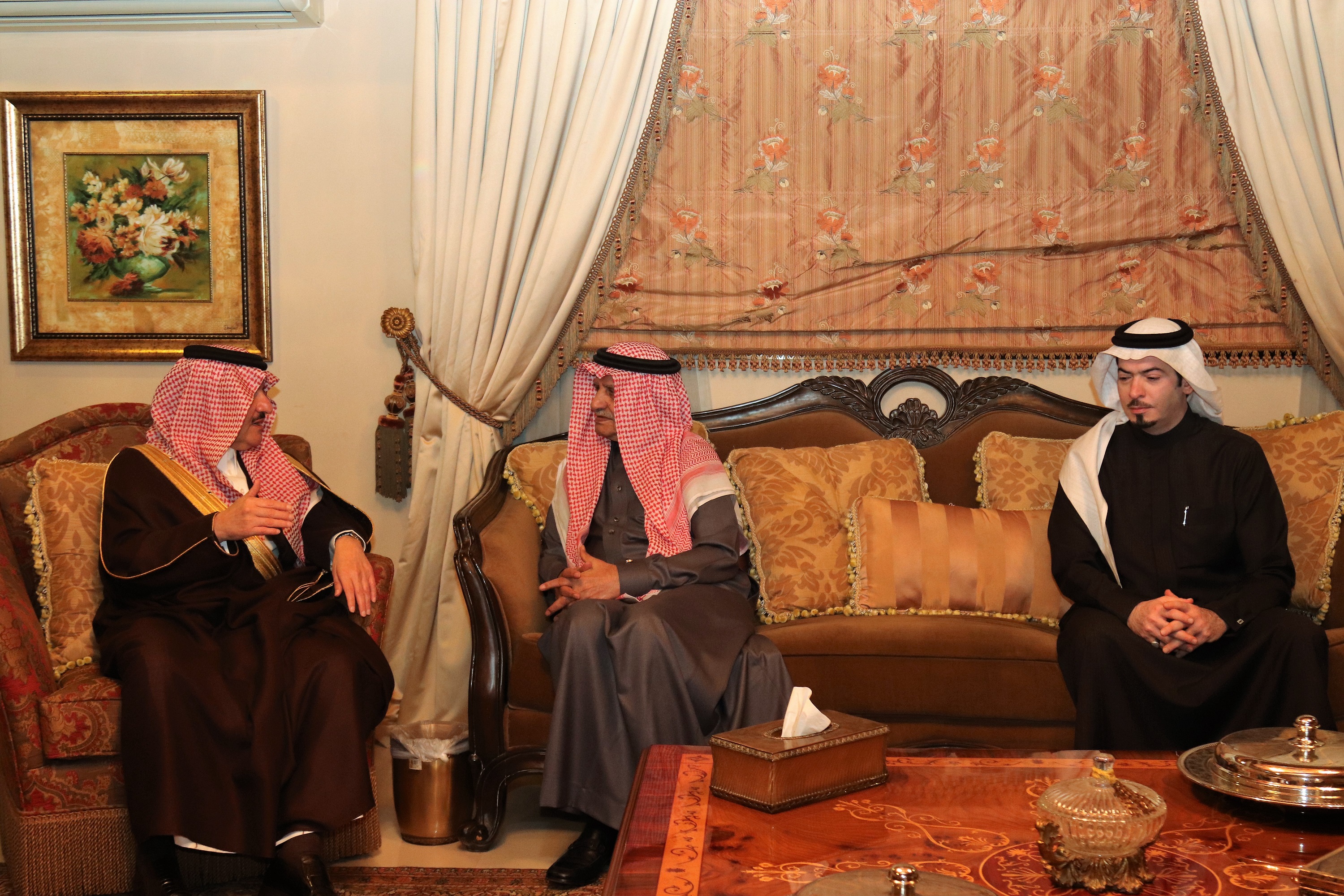 الأمير سعود بن نايف يعزي الراجحي في وفاة ابنه تركي