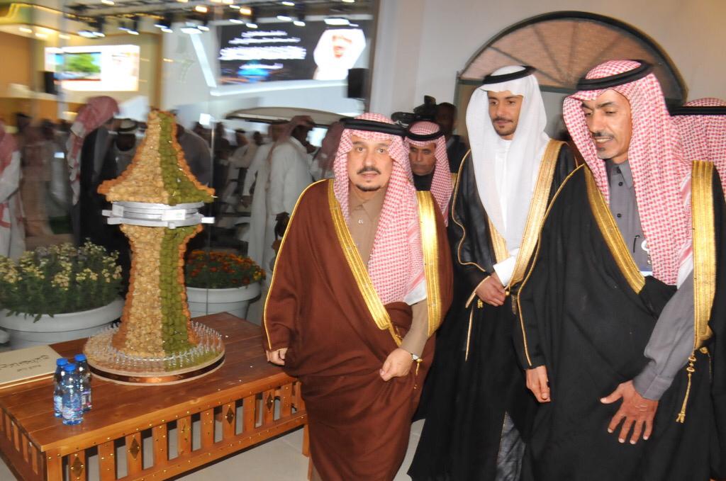 أمير منطقة الرياض يفتتح جناح الخرج في الجنادرية 33