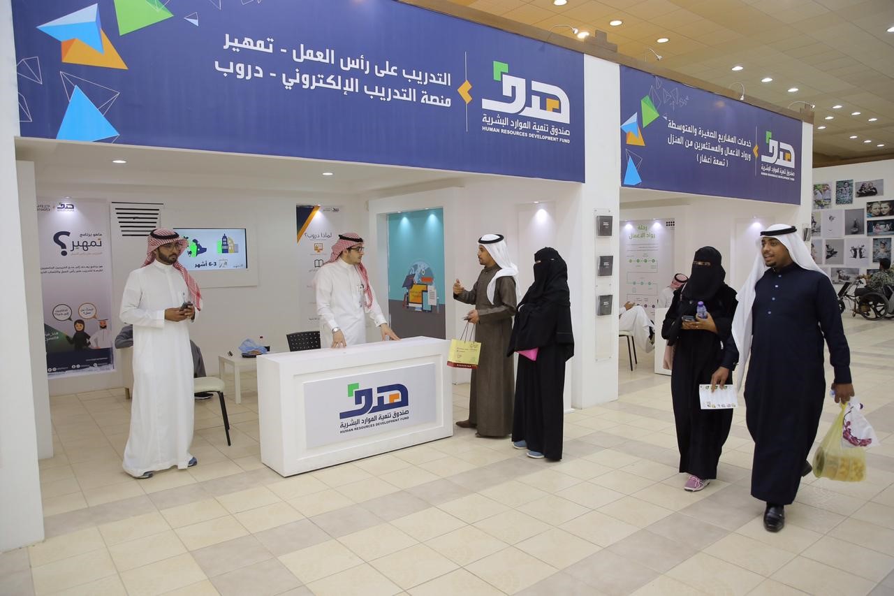 "دورب" يعرض برامج تدريبية أمام زوار جناح صندوق تنمية الموارد البشرية في الجنادرية