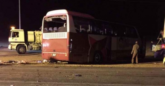 وفاة 35 مقيماً وإصابة 4 آخرين إثر حادث اصطدام حافلة بمعدة ثقيلة