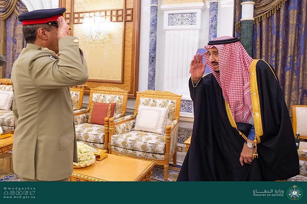 خادم الحرمين يستقبل رئيس هيئة الأركان المشتركة الباكستانية