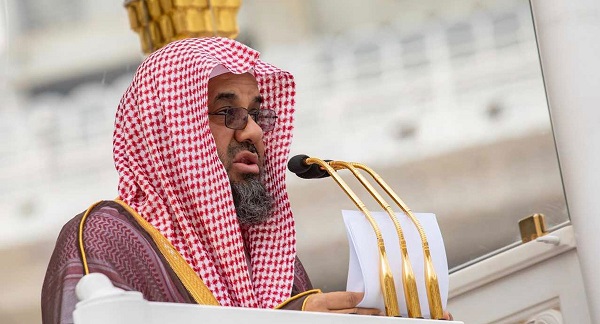 إمام الحرم المكي: السعادة والحسد لا تجتمع في قلب بشر