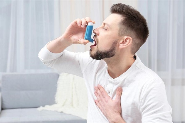 “الصحة”: 4 نصائح يجب أن يتبعها مرضى الربو خلال الأجواء الماطرة