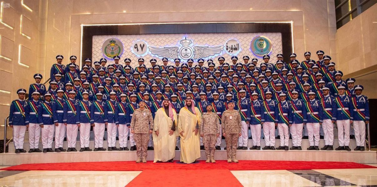 ولي العهد يرعى حفل تخريج الدفعة 97 من طلبة كلية الملك فيصل الجوية