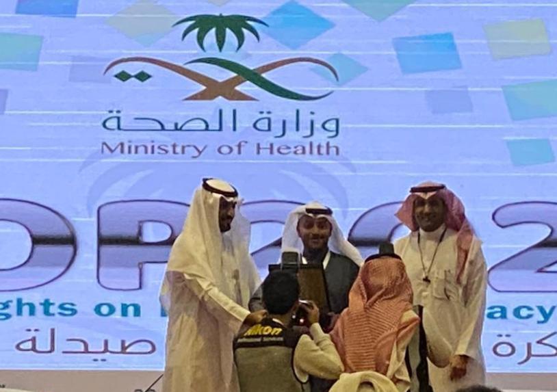 "الزهراني" يحصل على التميز في التثقيف الدوائي على مستوى المملكة