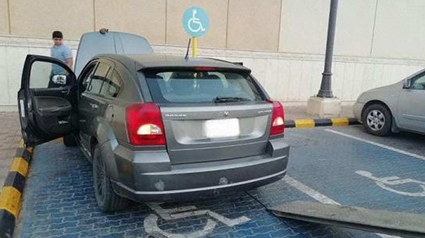 ضبط 3238 مركبة ارتكبت مخالفة الوقوف في أماكن ذوي الإعاقة