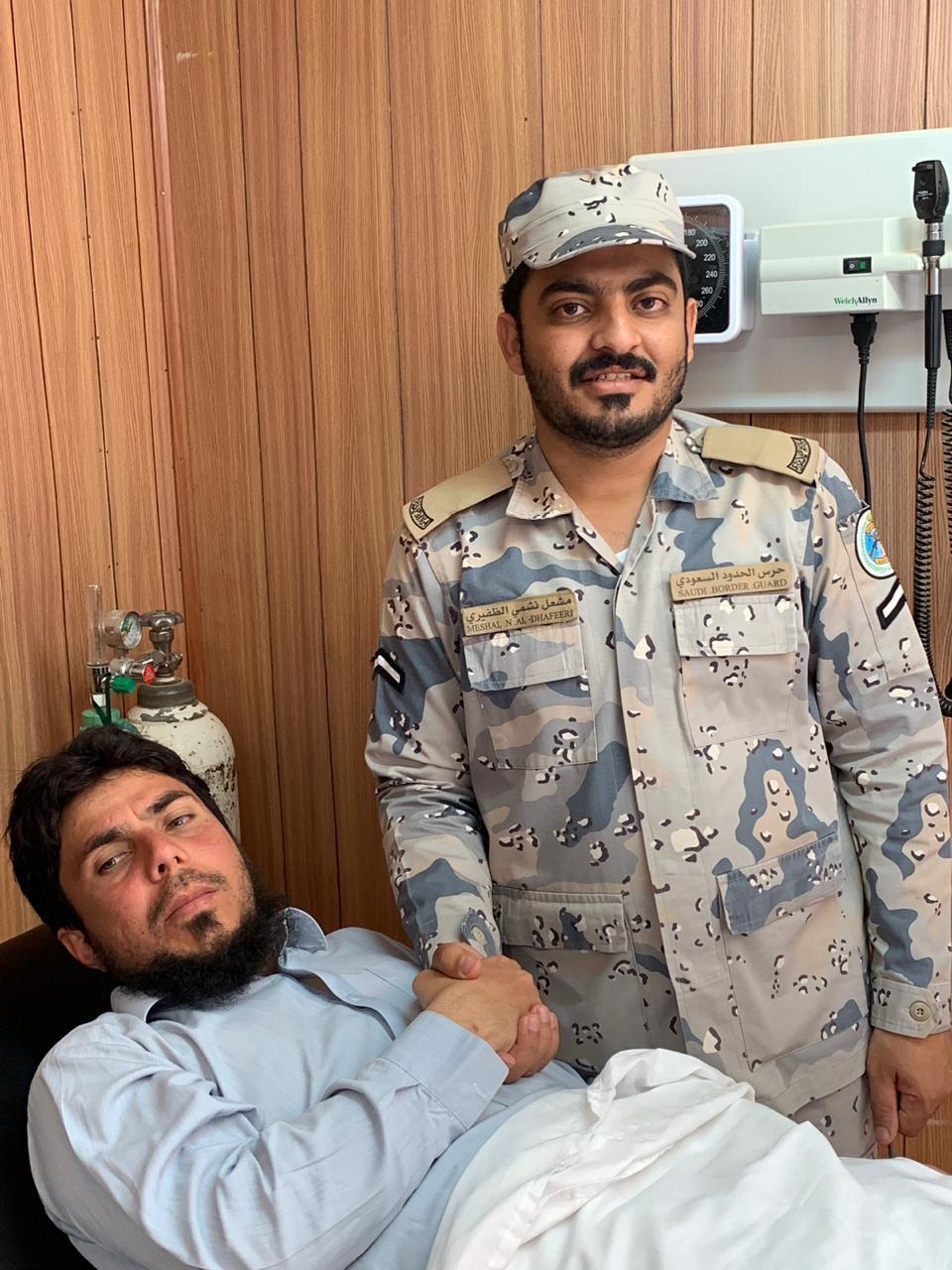 حرس الحدود يعثر على ثلاثة مقيمين من الجنسية الباكستانية فقدوا في صحراء الربع الخالي