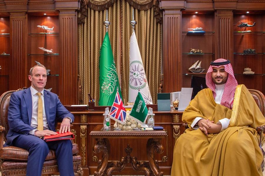 خالد بن سلمان يبحث مع وزير خارجية بريطانيا تعزيز الشراكة الاستراتيجية بين البلدين