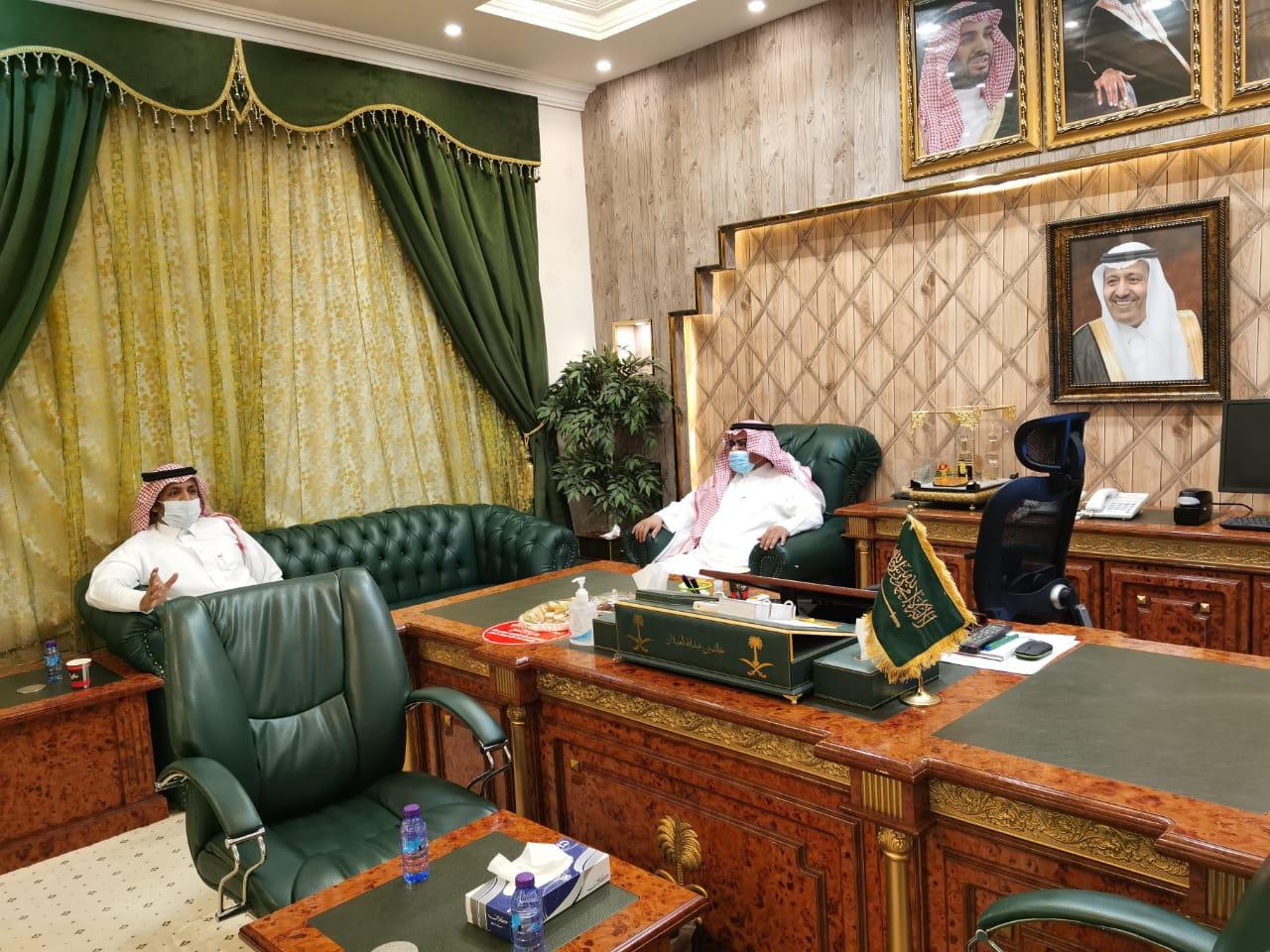مدير عام فرع إسكان الباحة يزور محافظ القرى