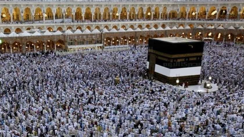 العثيمين يشيد بقرار تنظيم الحج بعدد محدود وفق احترازات صحية صارمة