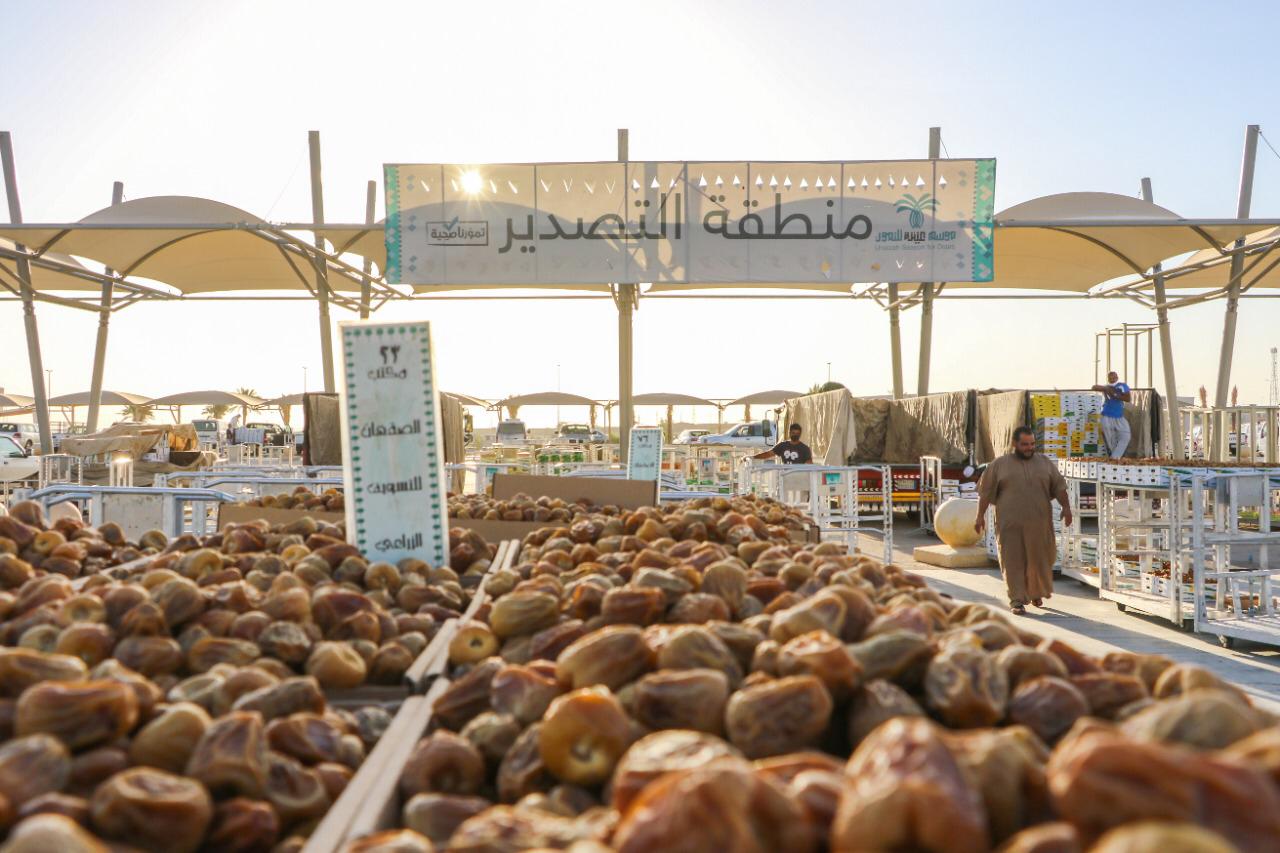 الطلب الخارجي يعزز التصدير من موسم  عنيزة للتمور 41