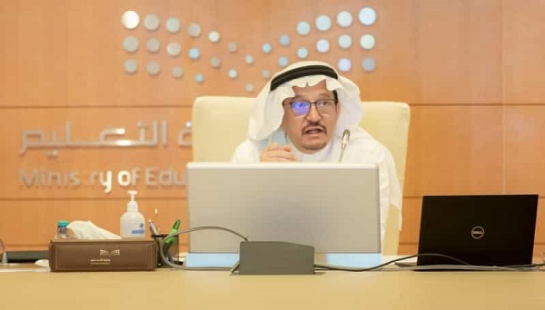 وزير التعليم يوجه باستمرار الموافقة للمبتعثين على الدراسة عن بعد