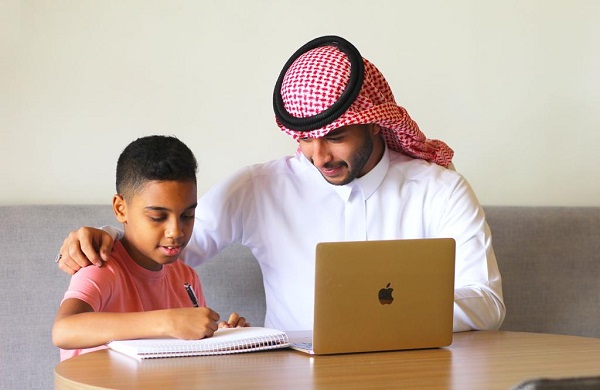 ٦ ملايين طالب وطالبة يبدؤون غداً عامهم الدراسي عن بُعد تحت شعار “مدرستي في بيتي”