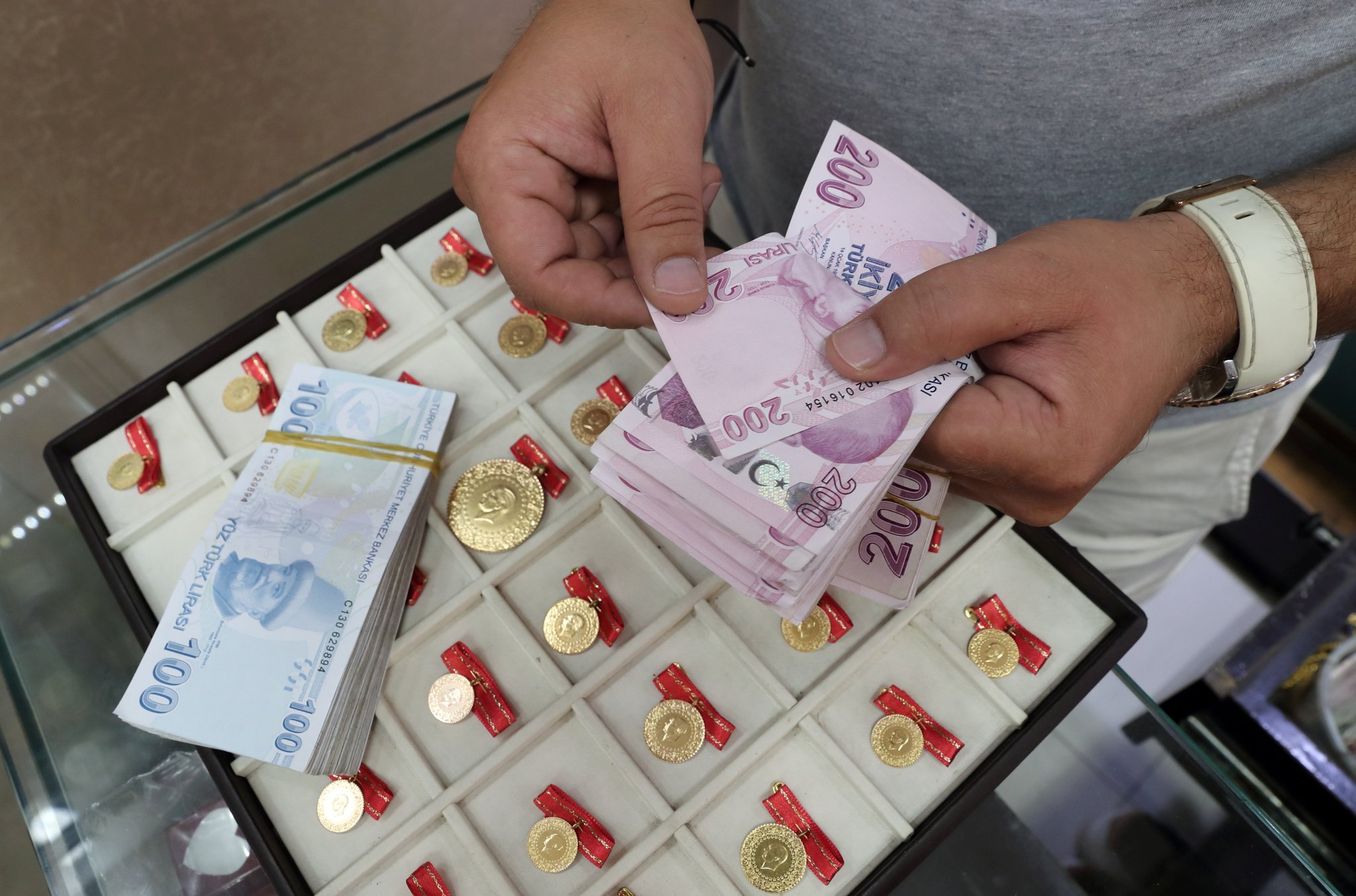 الليرة التركية تهوي إلى قاع جديدة .. أدنى مستوى في التاريخ #عاجل