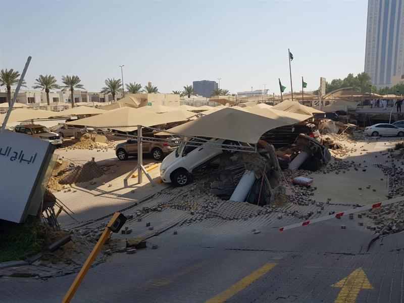 قانوني يوضح آلية طلب التعويض للمتضررين من انهيار مواقف المجمع التجاري بالخبر
