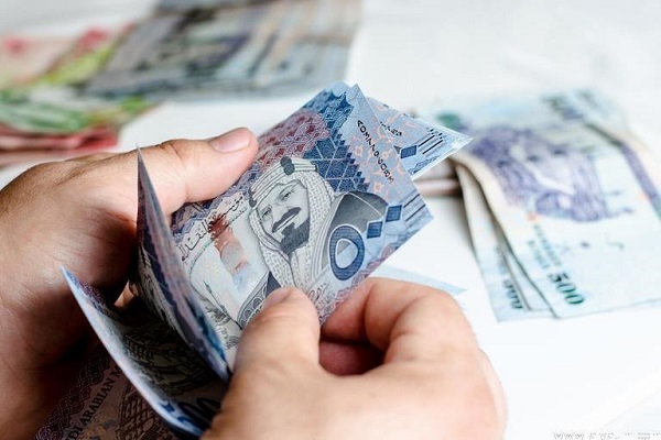 “التجارة” تتوعد المحلات التجارية التي ترفض قبول العملات الورقية والمعدنية بالمحاسبة