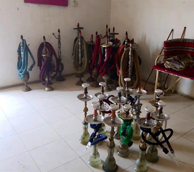 صور.. ضبط "حوش شعبي" يتم استغلاله لتقديم الشيش والمعسّلات للمرتادين بمكة