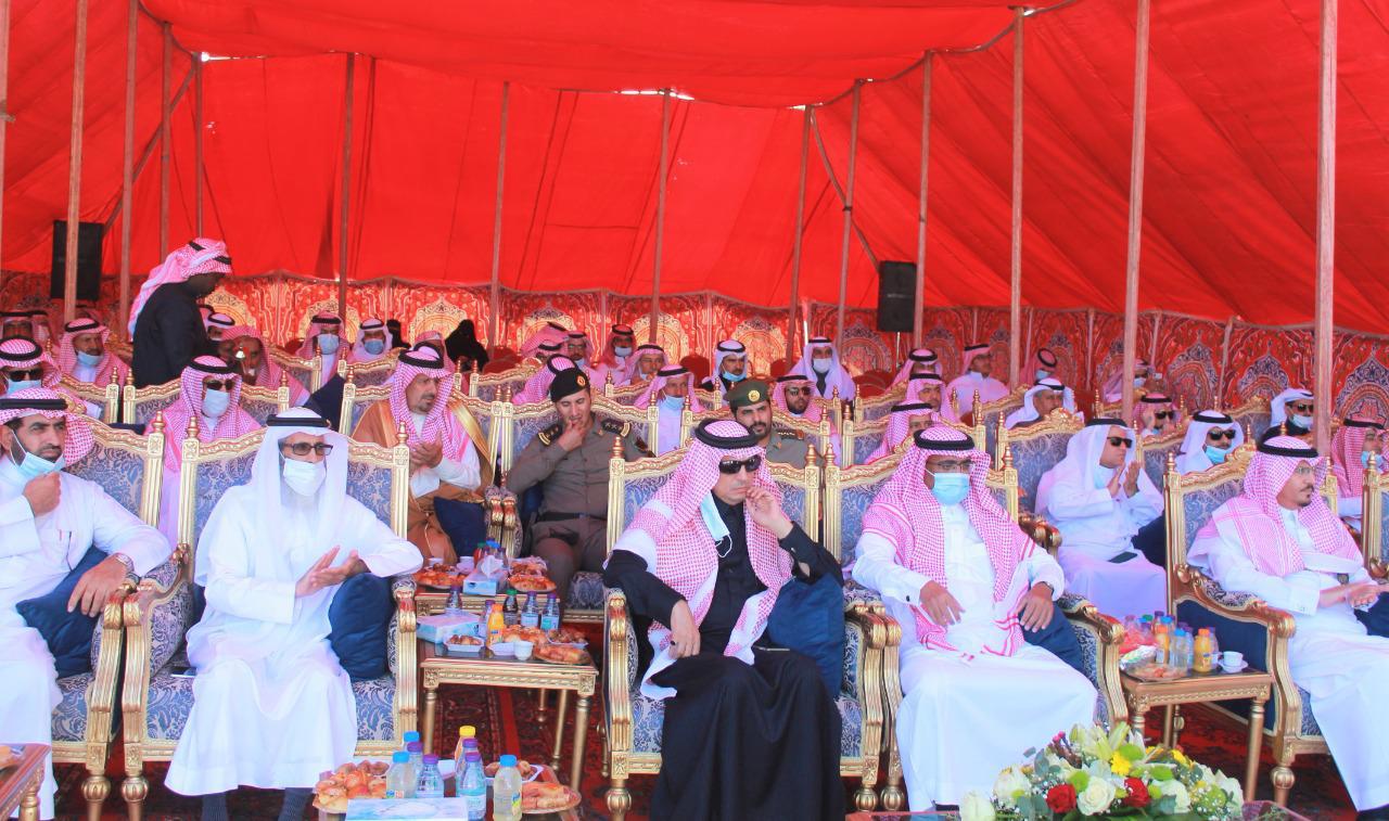 محافظ بيشة يكرّم 60 مشاركا من رجال وسيدات الأعمال في أزمة كورونا