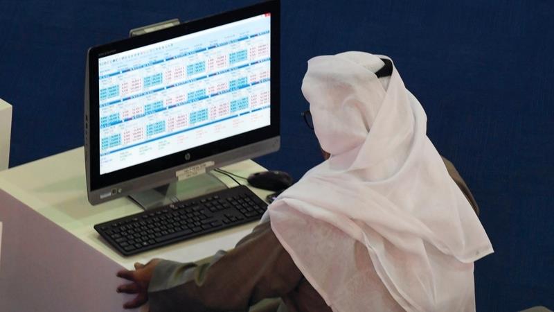 منهم أصحاب السمنة المفرطة.. "الموارد البشرية" تنبه باستمرار العمل عن بعد لهذه الفئات
