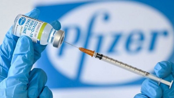 «الصحة» تتيح التسجيل للتطعيم ضد كورونا عبر تطبيق صحتي