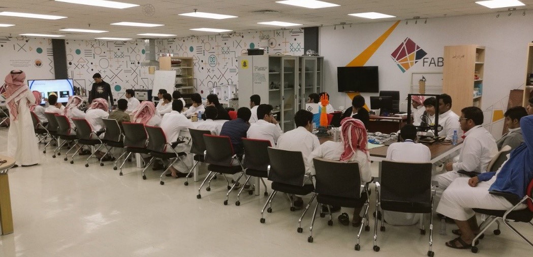 انطلاق البرنامج التطوعي "مصنعون" لمعمل فاب لاب الجبيل بمركز المعرفة والإبداع