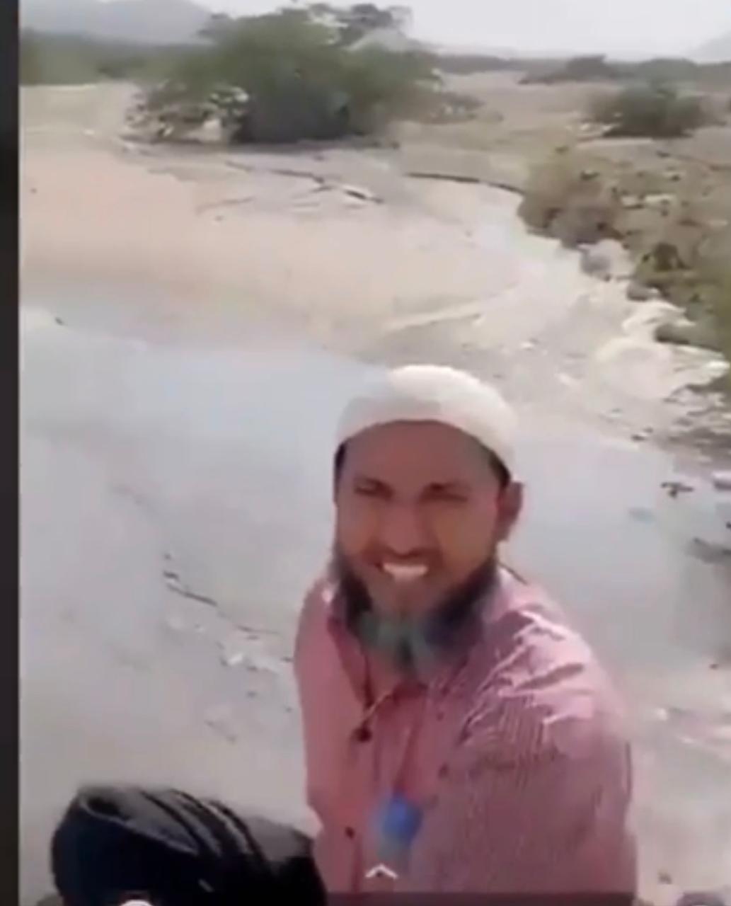 القبض على المتورطين في دفع وافد في مجرى مائي بأحد المواقع البرية