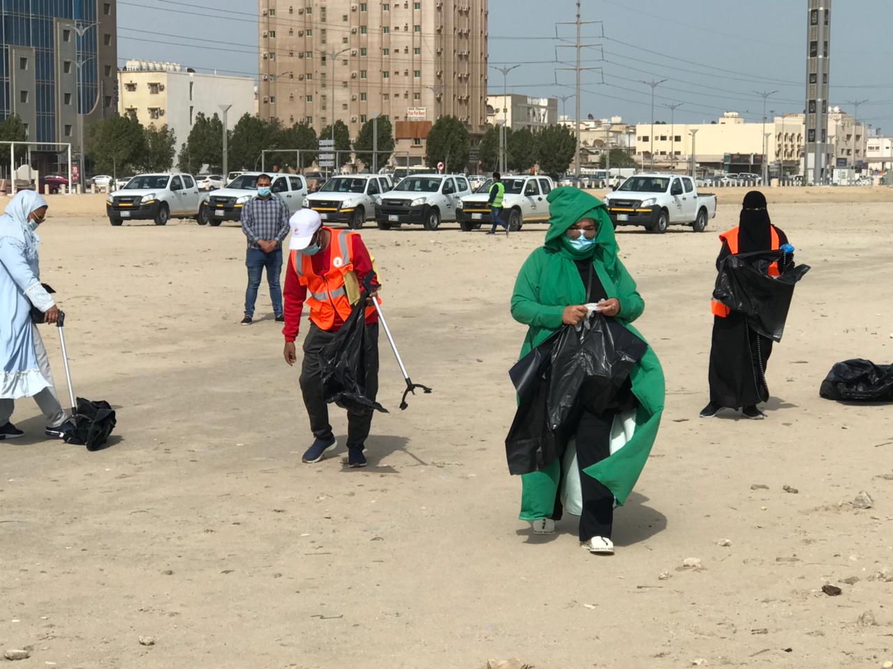 أكثر من 230 متطوع ومتطوعة في مبادرة أمانة الشرقية "شيل كيستك ونظف ديرتك" بالجبيل